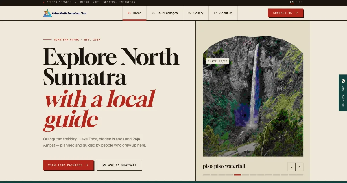 Halaman depan situs Arika North Sumatera Tour dengan foto air terjun Sipiso-piso